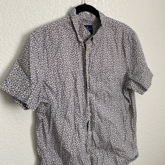 American Eagle Lightweight Button Up